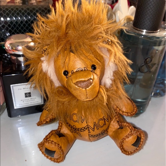 mcm lion keychain